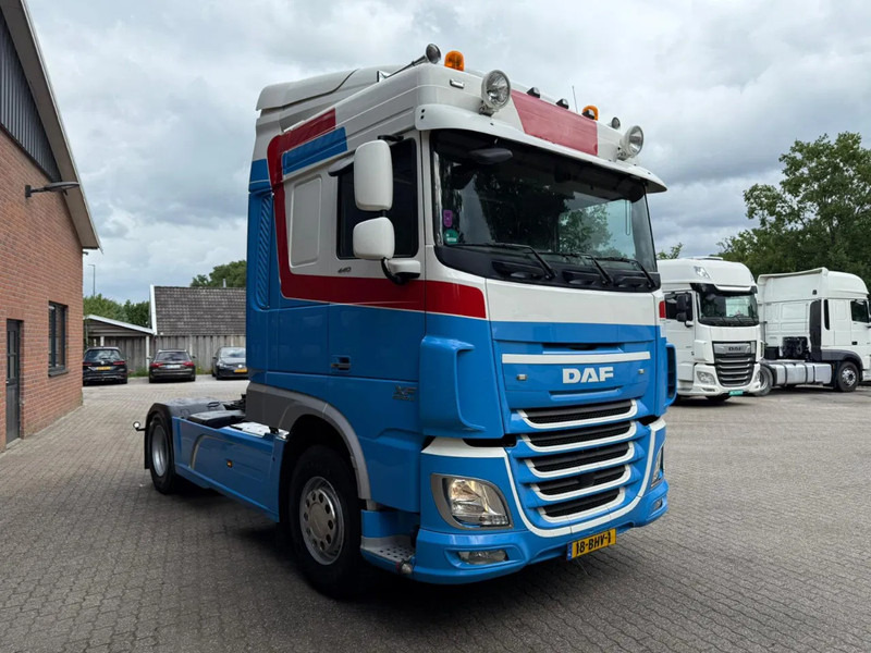DAF XF 440 XF 440 FT Space Cab Special Interior NL Truck - Sattelzugmaschine: das Bild 2 DAF XF 440 XF 440 FT Space Cab Special Interior NL Truck - Sattelzugmaschine: das Bild 2