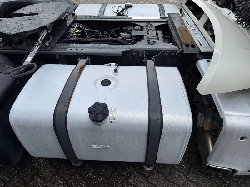 Sattelzugmaschine DAF XF 480 Mega SSC 2X tank Standklima Retarder: das Bild 10