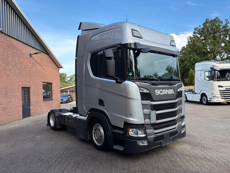 Scania R450 4X2EB Lowliner Retarder Standairco Smarttacho 2 German truck - Sattelzugmaschine: das Bild 2 Scania R450 4X2EB Lowliner Retarder Standairco Smarttacho 2 German truck - Sattelzugmaschine: das Bild 2
