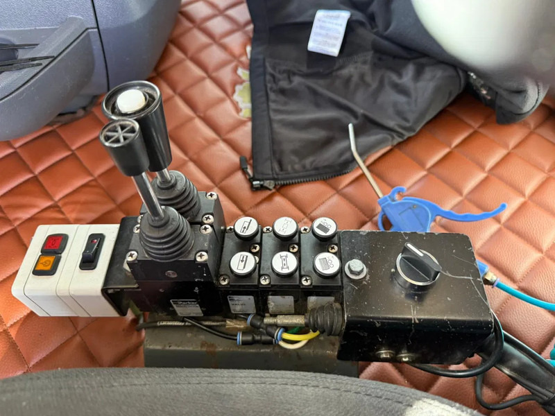 Scania R560 V8 6X2 VDL Haakarm AHK NL Truck - Abrollkipper: das Bild 3 Scania R560 V8 6X2 VDL Haakarm AHK NL Truck - Abrollkipper: das Bild 3
