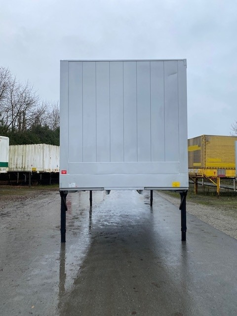 Krone BDF-System 7.450 mm lang, LACK NEU in weißaluminium - Planenaufbau: das Bild 3 Krone BDF-System 7.450 mm lang, LACK NEU in weißaluminium - Planenaufbau: das Bild 3