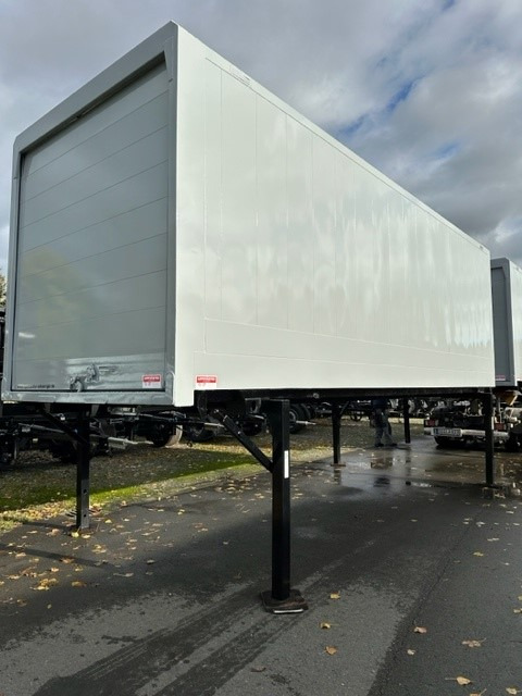 Krone BDF-System 7.45m, Lack NEU Standard-Version mit 2K-Lackierung, grau oder Wunschfarbe - Kofferaufbau: das Bild 1 Krone BDF-System 7.45m, Lack NEU Standard-Version mit 2K-Lackierung, grau oder Wunschfarbe - Kofferaufbau: das Bild 1