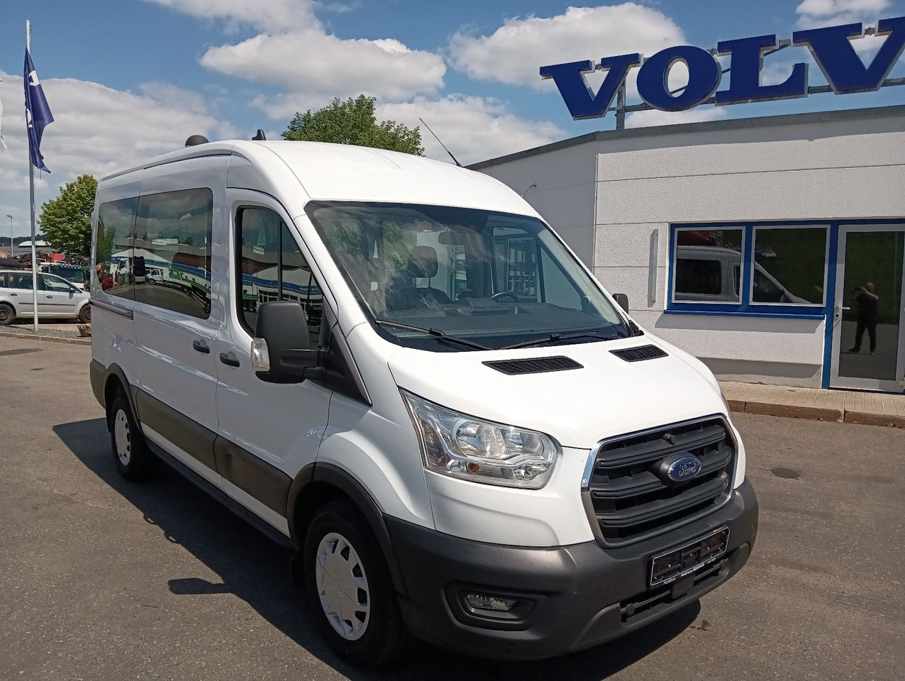 Ford Transit Kombi 350 L2 Trend 9-Sitzer 2xHeizung/Kl - Personentransporter, Transporter mit Doppelkabine: das Bild 2 Ford Transit Kombi 350 L2 Trend 9-Sitzer 2xHeizung/Kl - Personentransporter, Transporter mit Doppelkabine: das Bild 2