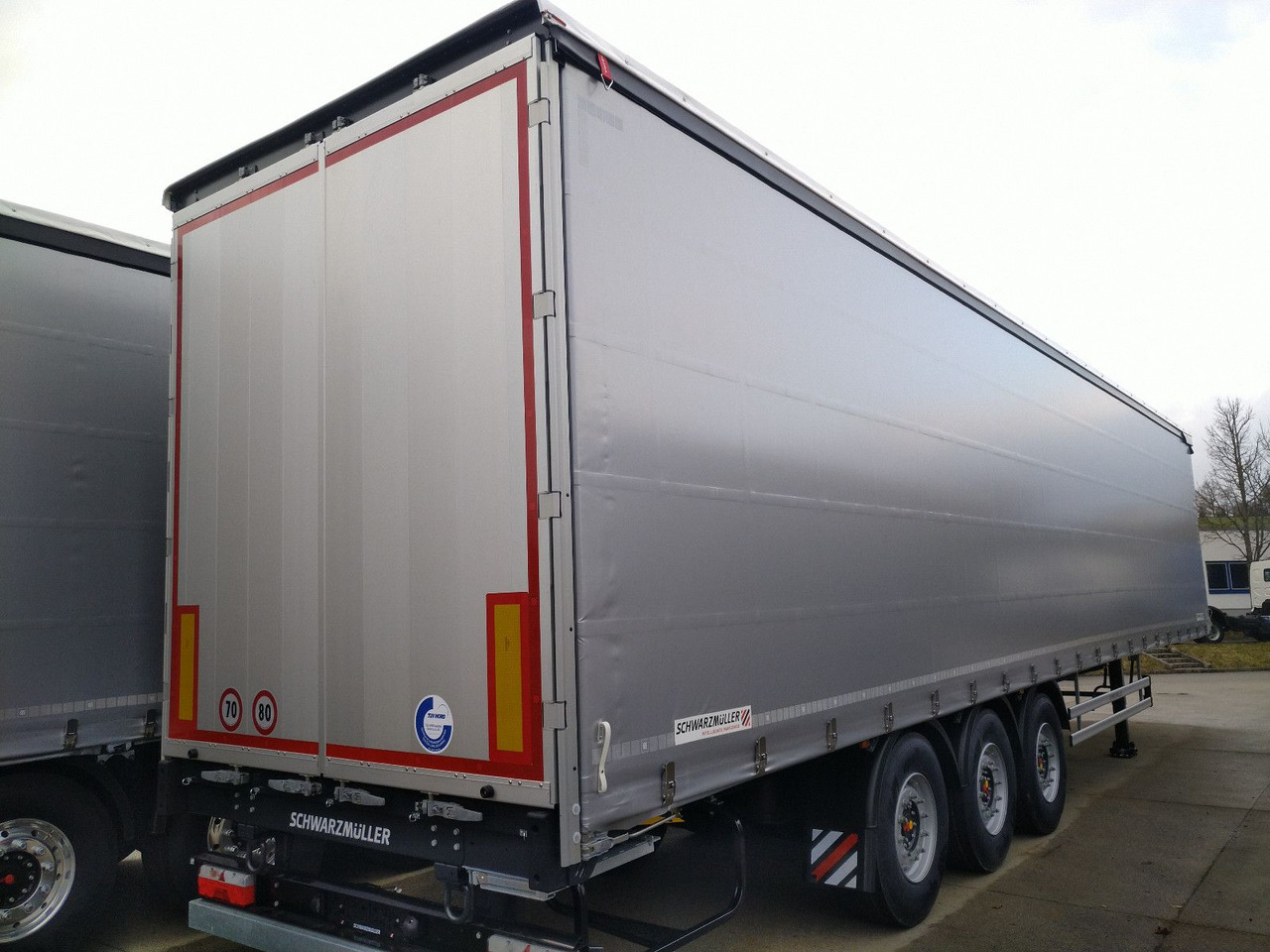 Schwarzmüller PowerLine LIFT/LENKACHSE HUBDACH 5880kg NEU Schwarzmüller PowerLine LIFT/LENKACHSE HUBDACH 5880kg NEU - Planenauflieger: das Bild 4 Schwarzmüller PowerLine LIFT/LENKACHSE HUBDACH 5880kg NEU Schwarzmüller PowerLine LIFT/LENKACHSE HUBDACH 5880kg NEU - Planenauflieger: das Bild 4