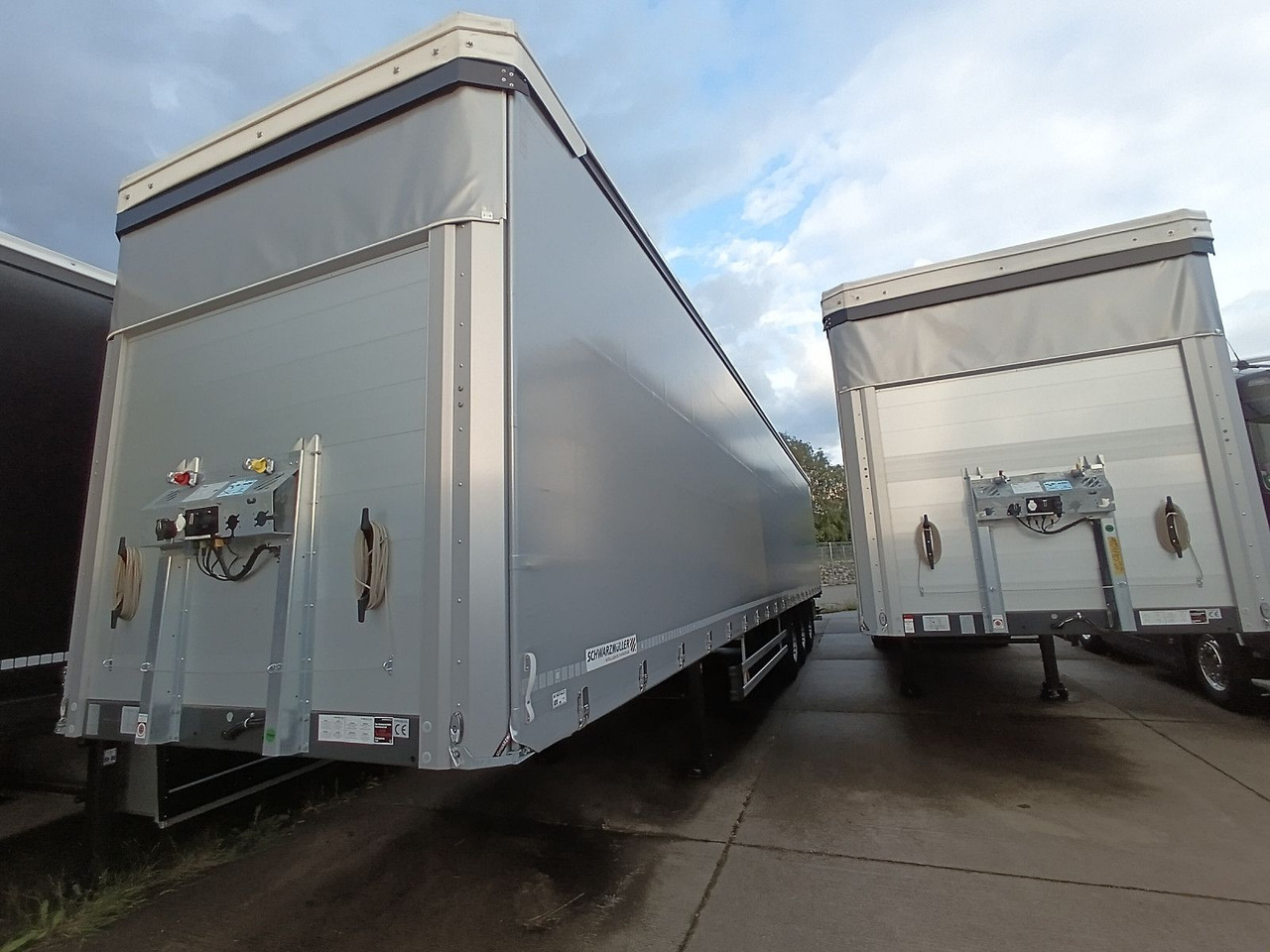 Schwarzmüller PowerLine LIFT/LENKACHSE HUBDACH 5880kg NEU Schwarzmüller PowerLine LIFT/LENKACHSE HUBDACH 5880kg NEU - Planenauflieger: das Bild 3 Schwarzmüller PowerLine LIFT/LENKACHSE HUBDACH 5880kg NEU Schwarzmüller PowerLine LIFT/LENKACHSE HUBDACH 5880kg NEU - Planenauflieger: das Bild 3