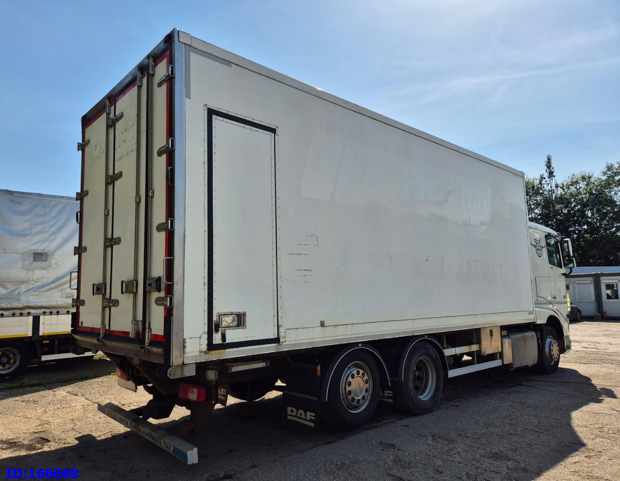 DAF XF 106.460 FAR 6X2 Euro6 - Kühlkoffer LKW: das Bild 5 DAF XF 106.460 FAR 6X2 Euro6 - Kühlkoffer LKW: das Bild 5