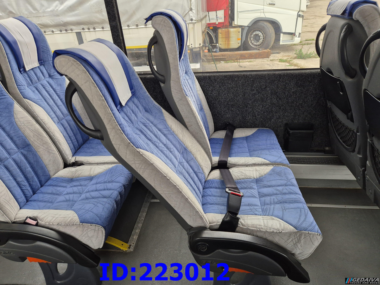 Reisebus IVECO Daily 50C18 - 23-seater: das Bild 16