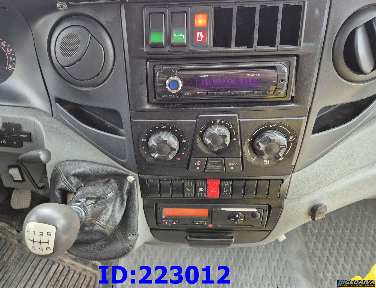 Reisebus IVECO Daily 50C18 - 23-seater: das Bild 12
