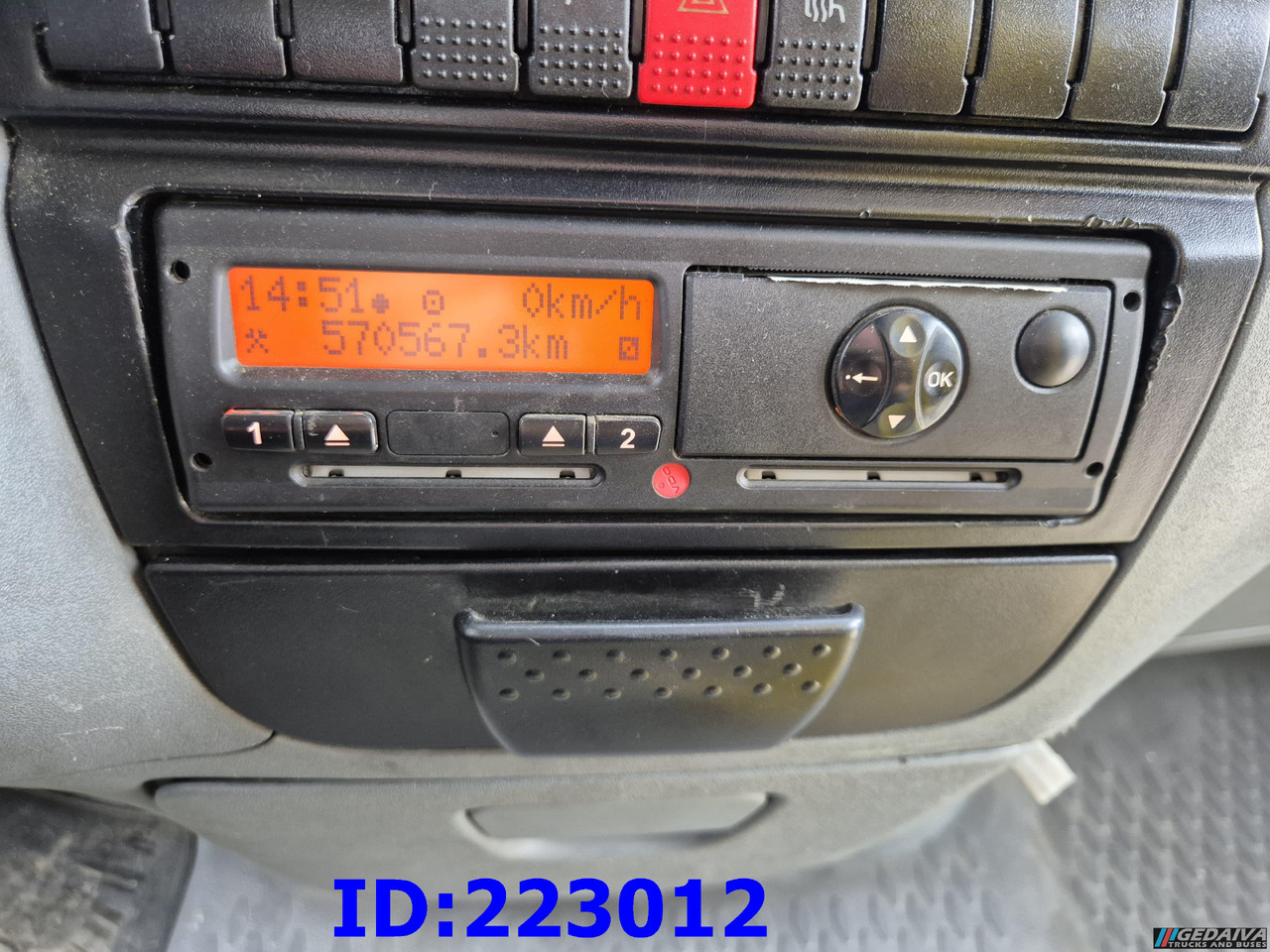 Reisebus IVECO Daily 50C18 - 23-seater: das Bild 13
