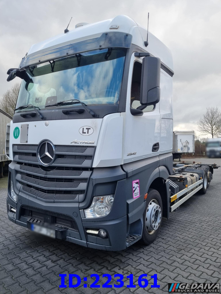 MERCEDES-BENZ Actros 2542 BDF 6x2 Euro6 - Fahrgestell LKW: das Bild 1 MERCEDES-BENZ Actros 2542 BDF 6x2 Euro6 - Fahrgestell LKW: das Bild 1
