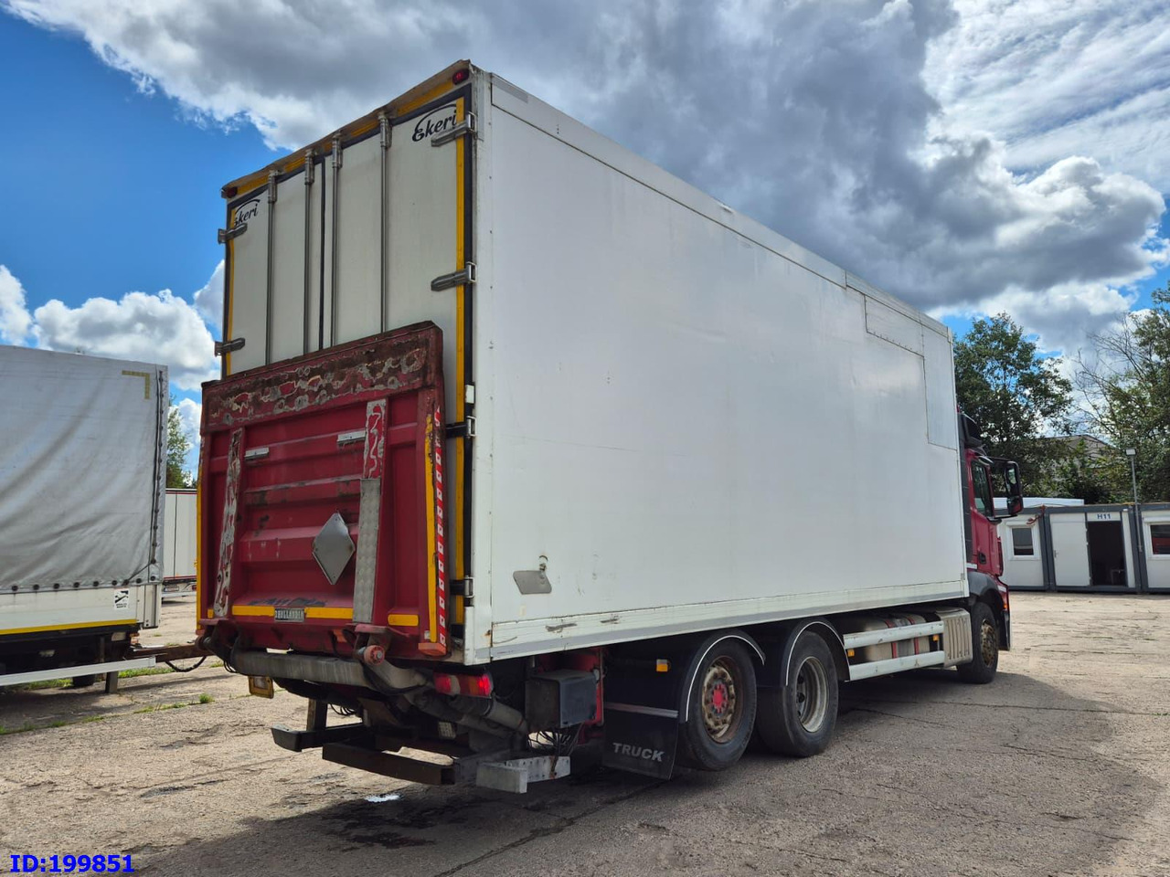 MERCEDES-BENZ Actros 2551 6x2 Euro5 - Koffer LKW: das Bild 5 MERCEDES-BENZ Actros 2551 6x2 Euro5 - Koffer LKW: das Bild 5