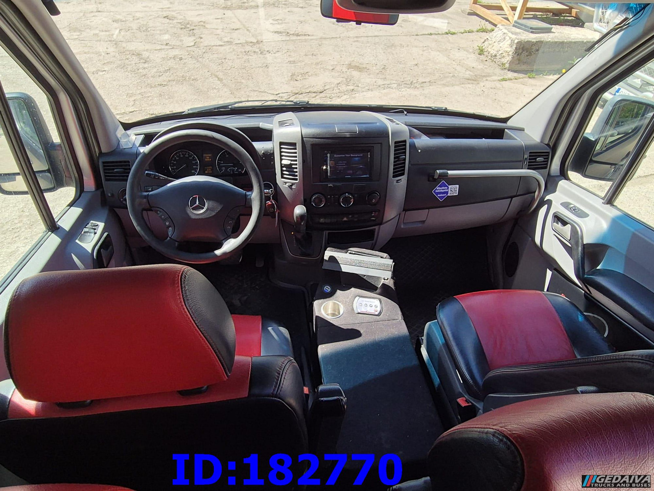 Reisebus MERCEDES-BENZ Sprinter 319 VIP Euro5: das Bild 19