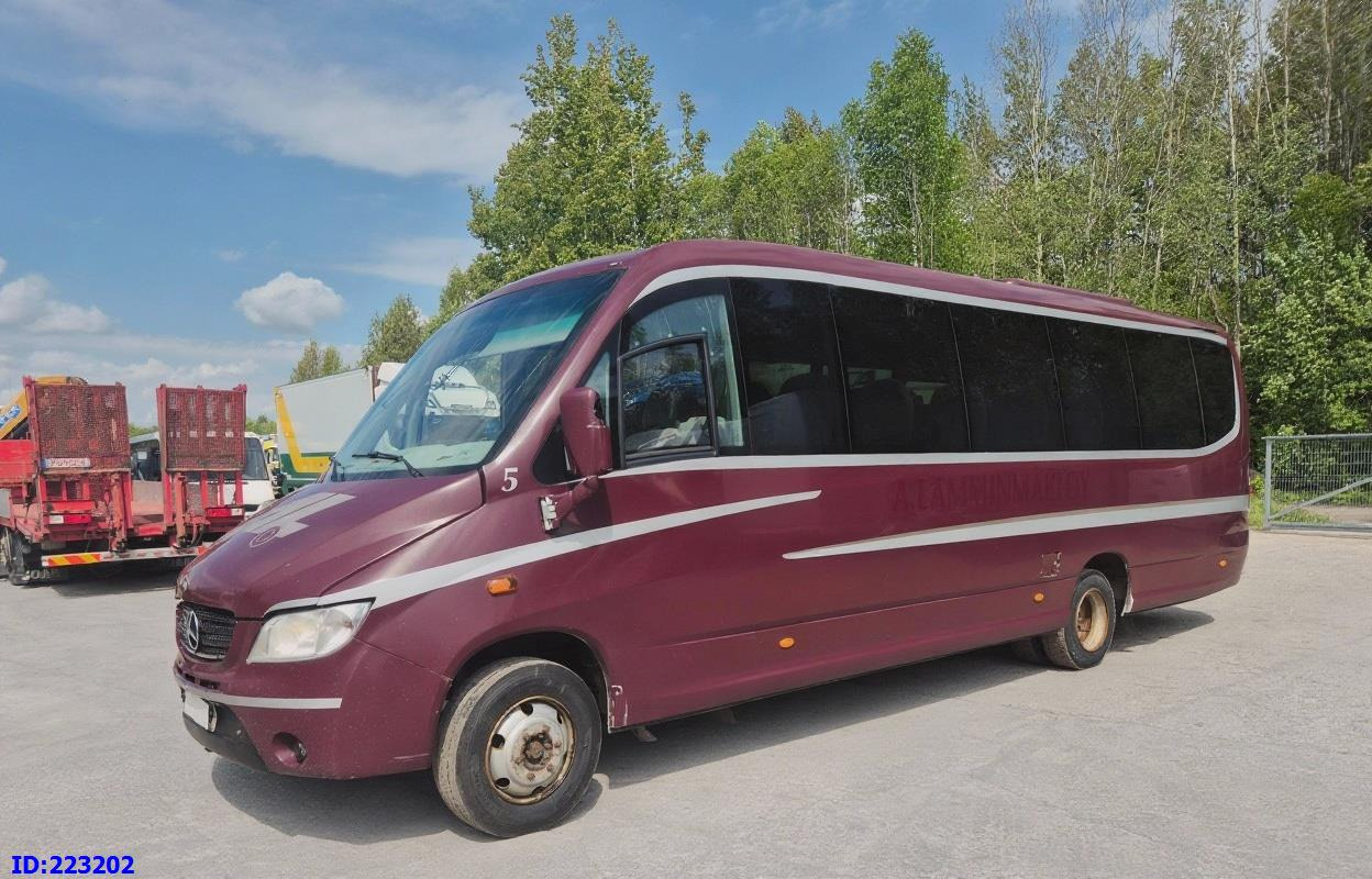 MERCEDES-BENZ Sunrider 818D Vario 33 - Seater - Kleinbus, Reisebus: das Bild 1 MERCEDES-BENZ Sunrider 818D Vario 33 - Seater - Kleinbus, Reisebus: das Bild 1