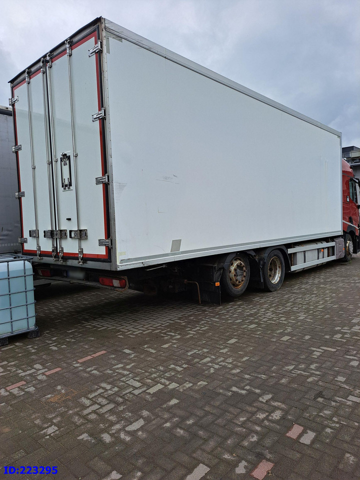 RENAULT T 6x2 Euro 6 Refrigerated + Carrier Supra - Kühlkoffer LKW: das Bild 5 RENAULT T 6x2 Euro 6 Refrigerated + Carrier Supra - Kühlkoffer LKW: das Bild 5