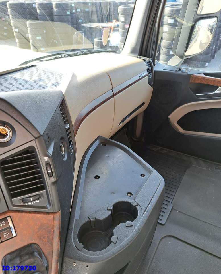 Sattelzugmaschine MERCEDES-BENZ Actros 1843 Euro6: das Bild 12