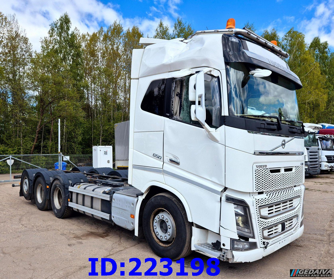 VOLVO FH16 650HP 8X4 (Steering axle) - Fahrgestell LKW: das Bild 4 VOLVO FH16 650HP 8X4 (Steering axle) - Fahrgestell LKW: das Bild 4