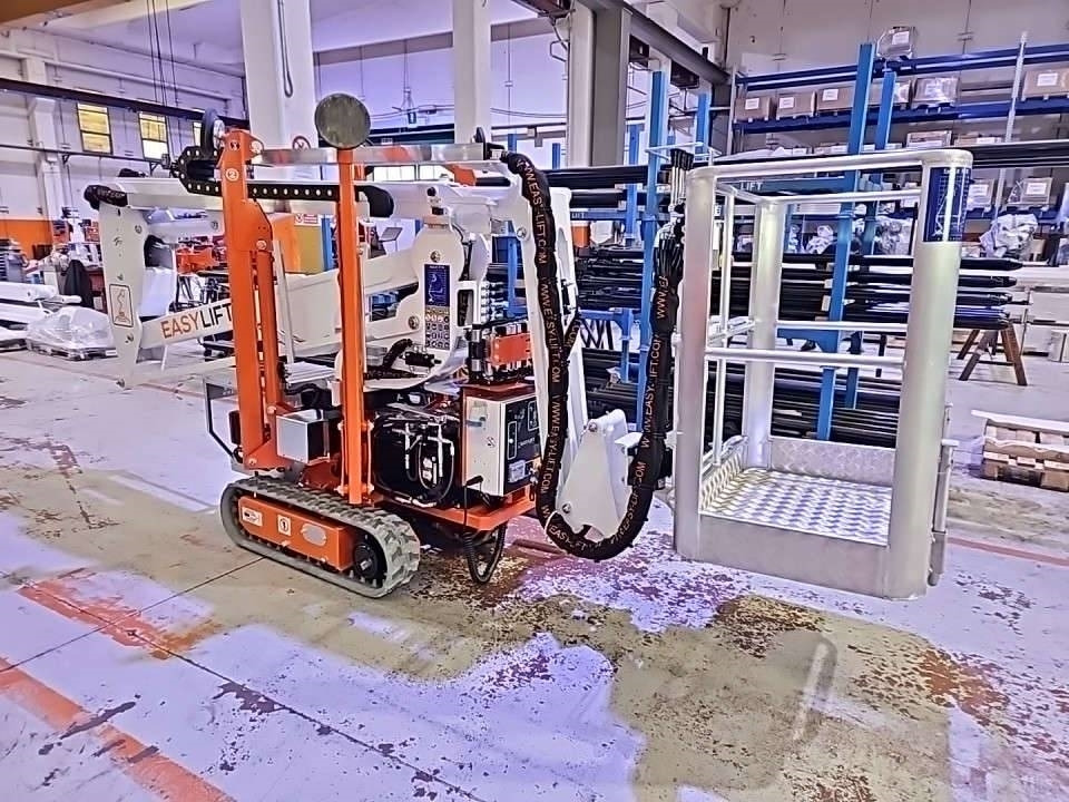 EasyLift R130 - Gelenkarmbühne, Raupenarbeitsbühne: das Bild 1 EasyLift R130 - Gelenkarmbühne, Raupenarbeitsbühne: das Bild 1