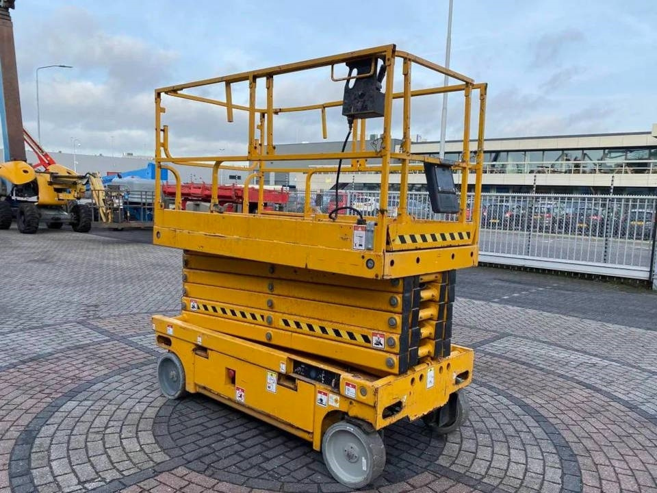 Haulotte Compact 14 - Scherenbühne: das Bild 1 Haulotte Compact 14 - Scherenbühne: das Bild 1