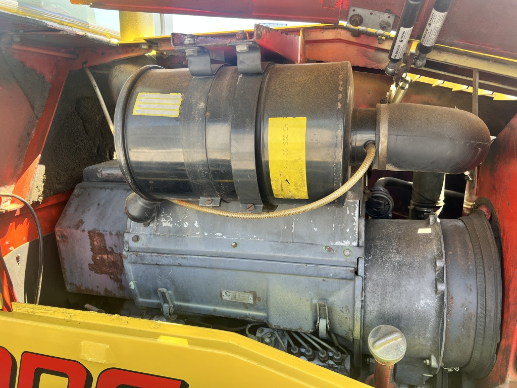 Grader O&K – New Holland F 106 A (111601): das Bild 10