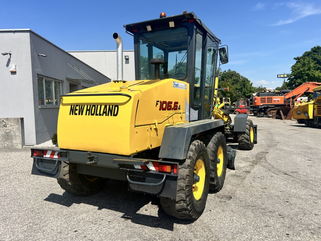 Grader O&K – New Holland F 106 A (111601): das Bild 6