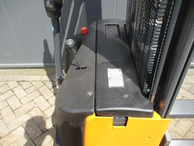 Still EGV 12-OM - Hochhubwagen: das Bild 5 Still EGV 12-OM - Hochhubwagen: das Bild 5