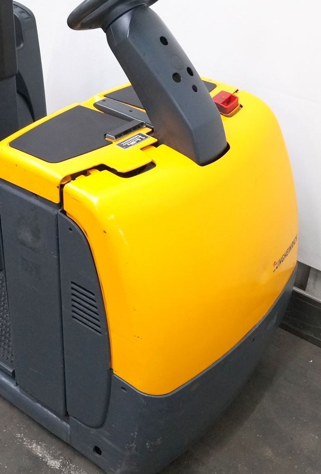 Jungheinrich ECE225 HP - Kommissionierer: das Bild 4 Jungheinrich ECE225 HP - Kommissionierer: das Bild 4