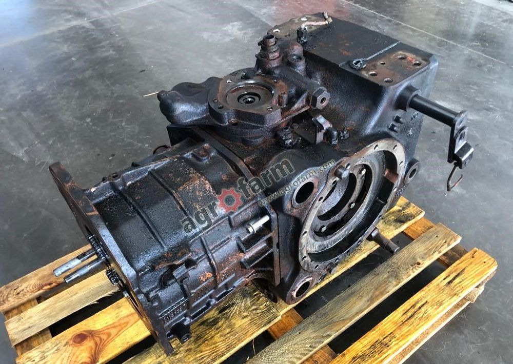 Tylny most John Deere 6400 L115878 - Getriebe: das Bild 2 Tylny most John Deere 6400 L115878 - Getriebe: das Bild 2