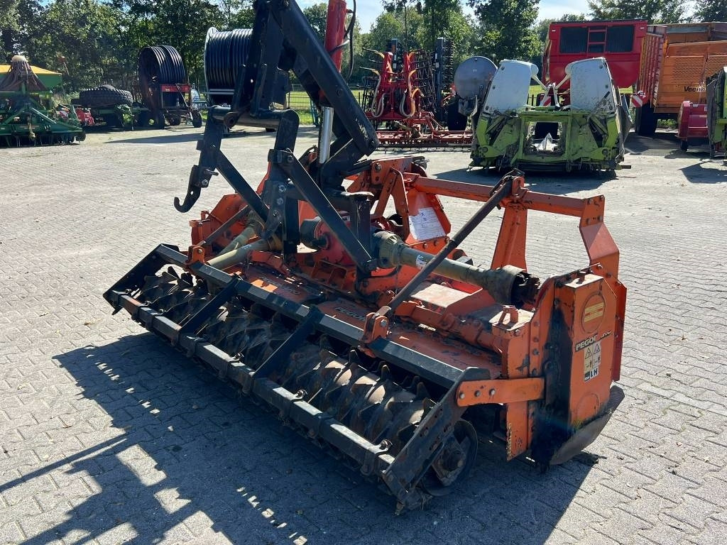Pegoraro LH 300 frees - Technik für Bodenbearbeitung: das Bild 4 Pegoraro LH 300 frees - Technik für Bodenbearbeitung: das Bild 4