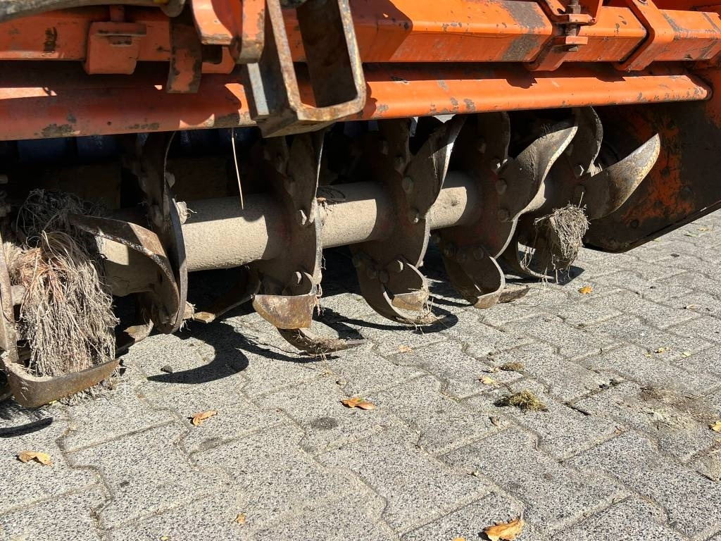 Pegoraro LH 300 frees - Technik für Bodenbearbeitung: das Bild 5 Pegoraro LH 300 frees - Technik für Bodenbearbeitung: das Bild 5