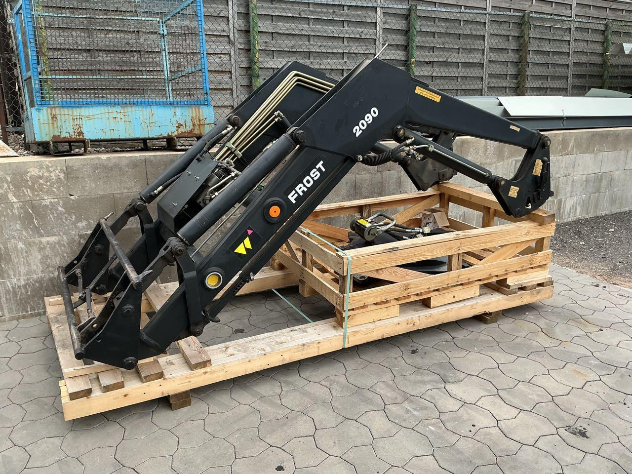 Frost Frontlader 2090 - Anbauteil: das Bild 1 Frost Frontlader 2090 - Anbauteil: das Bild 1