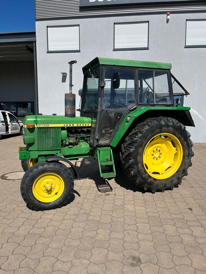 John Deere 2130 S - Traktor: das Bild 1 John Deere 2130 S - Traktor: das Bild 1