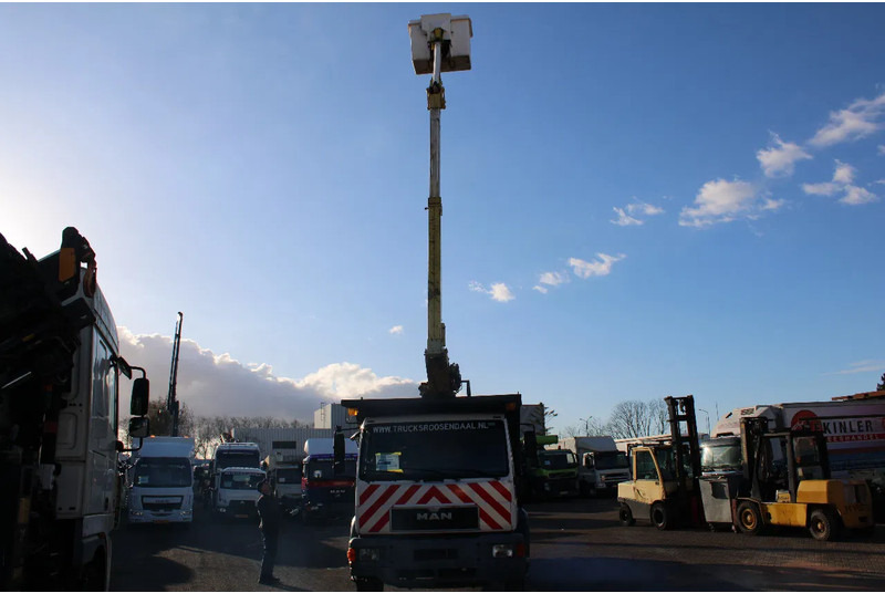 MAN 14.224 + EURO 2 + PTO + CRANE - LKW: das Bild 2 MAN 14.224 + EURO 2 + PTO + CRANE - LKW: das Bild 2