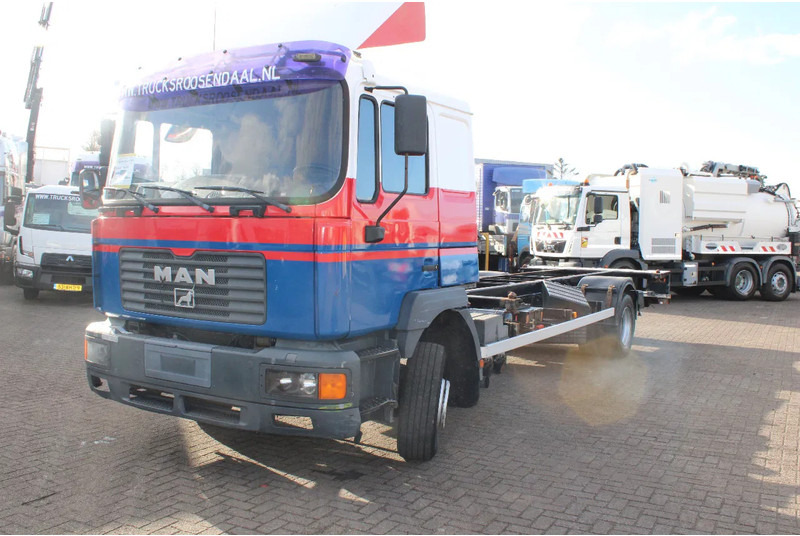MAN 15 .224 + MANUAL + EURO 2 - Fahrgestell LKW: das Bild 2 MAN 15 .224 + MANUAL + EURO 2 - Fahrgestell LKW: das Bild 2