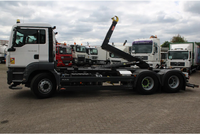 MAN TGS 28.460 + 6X2 + PERFECT CONDITION!! 3 X IN STOCK - Abrollkipper: das Bild 4 MAN TGS 28.460 + 6X2 + PERFECT CONDITION!! 3 X IN STOCK - Abrollkipper: das Bild 4