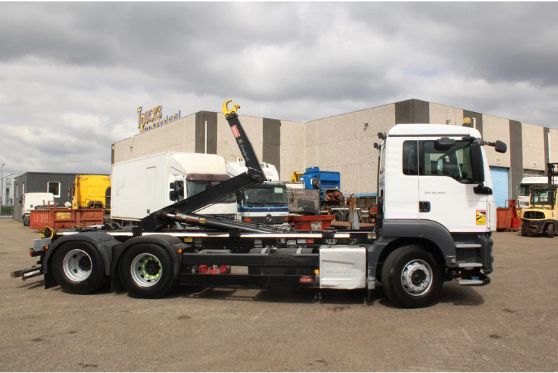 MAN TGS 28.460 + 6X2 + PERFECT CONDITION!! 3 X IN STOCK - Abrollkipper: das Bild 3 MAN TGS 28.460 + 6X2 + PERFECT CONDITION!! 3 X IN STOCK - Abrollkipper: das Bild 3