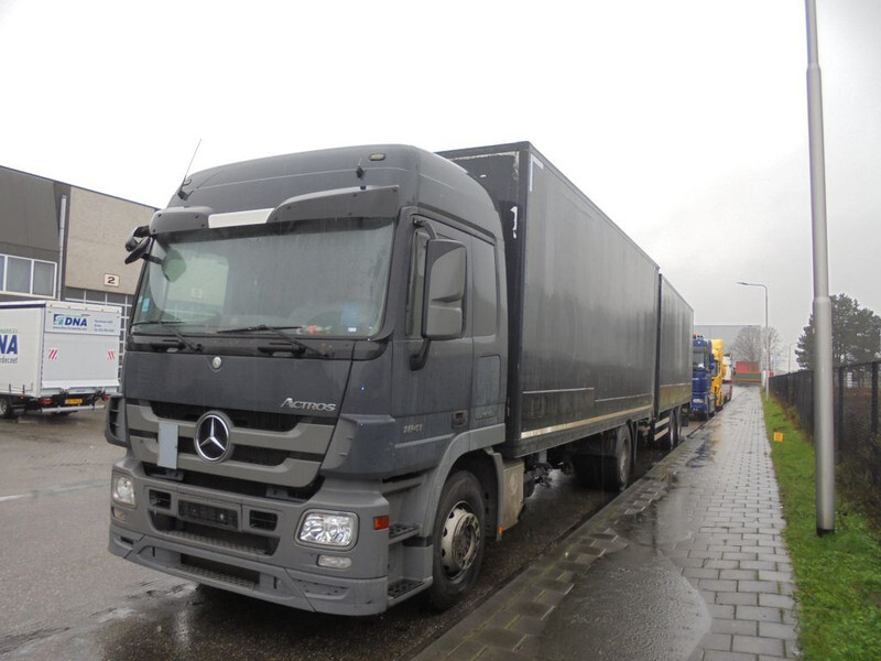 Renders RMAC 9.9 + 2 AXLE + Combi - Koffer Anhänger: das Bild 4 Renders RMAC 9.9 + 2 AXLE + Combi - Koffer Anhänger: das Bild 4