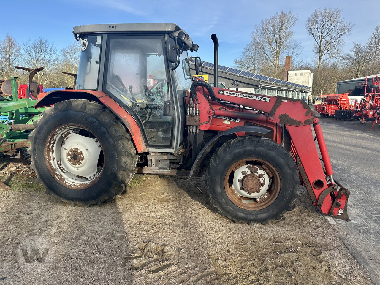 Massey Ferguson 4235 - Traktor: das Bild 1 Massey Ferguson 4235 - Traktor: das Bild 1