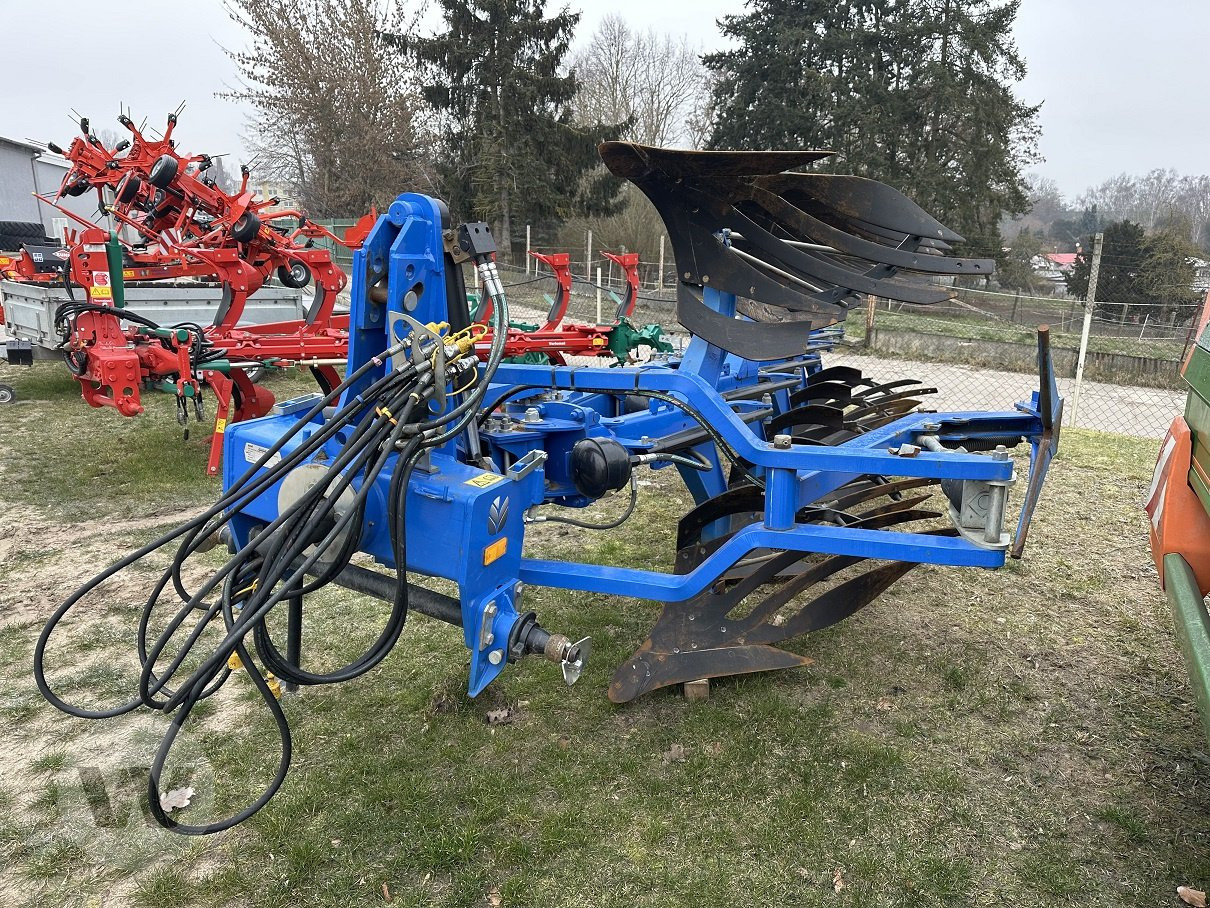 New Holland PHVH 4+1 - Pflug: das Bild 1 New Holland PHVH 4+1 - Pflug: das Bild 1
