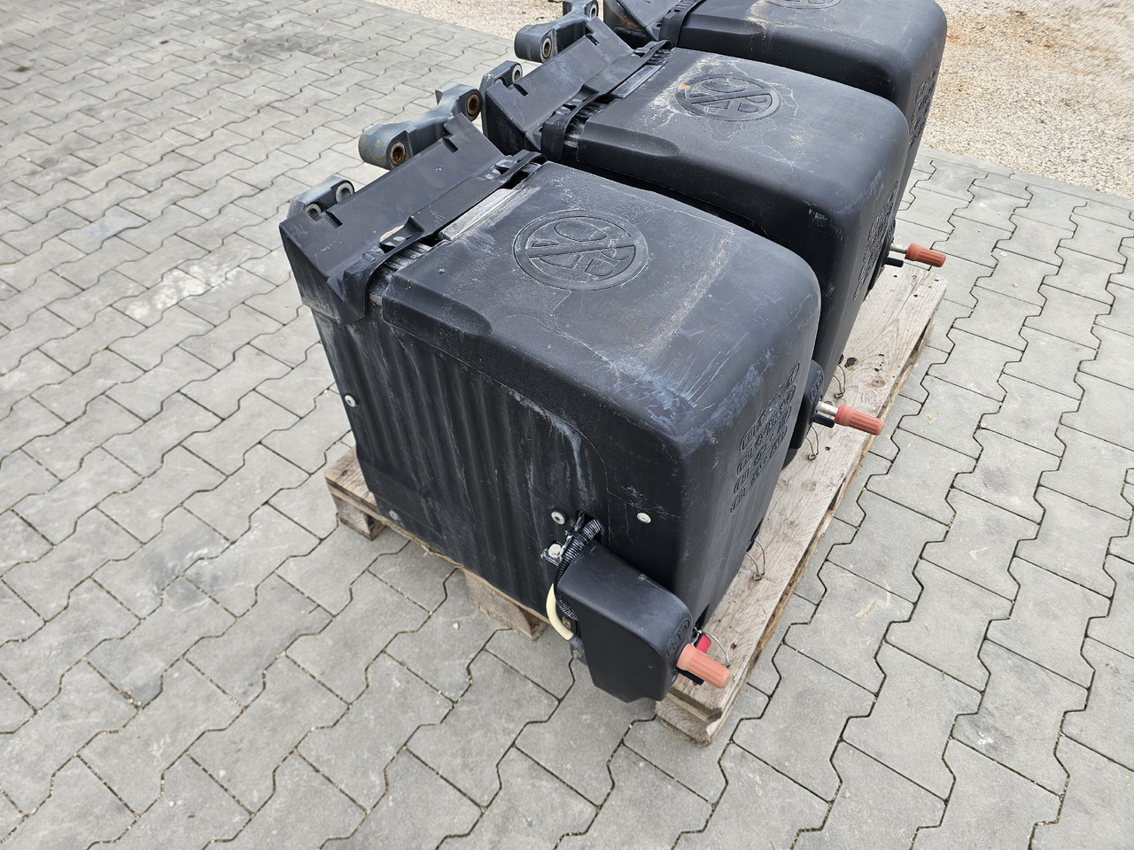 DAF XF106 EURO 6 / VERTICAL BATTERY BOX - Batterie: das Bild 2 DAF XF106 EURO 6 / VERTICAL BATTERY BOX - Batterie: das Bild 2