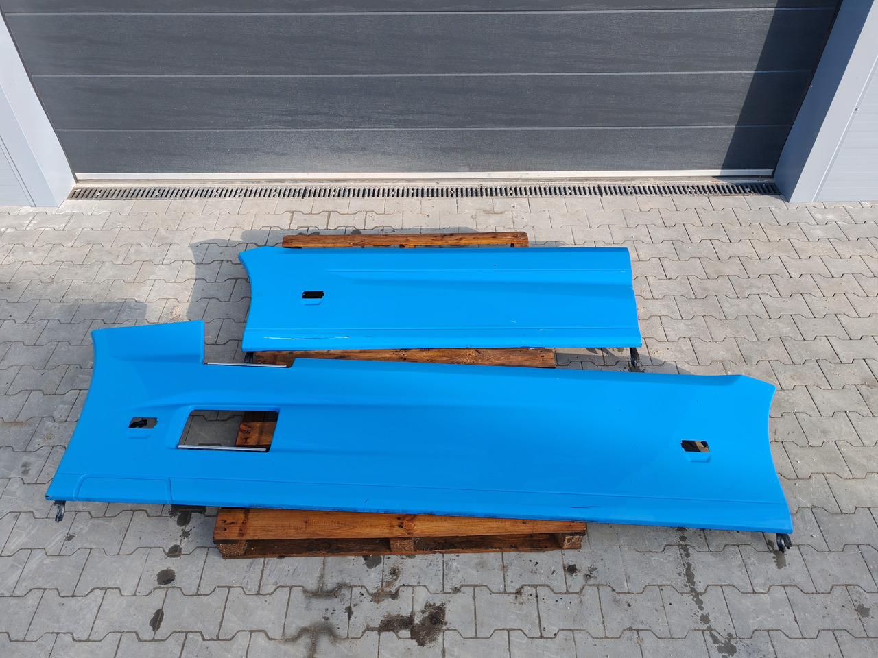 RENAULT RANGE T EURO 6 / SIDE SPOILERS SET - Ersatzteile: das Bild 2 RENAULT RANGE T EURO 6 / SIDE SPOILERS SET - Ersatzteile: das Bild 2