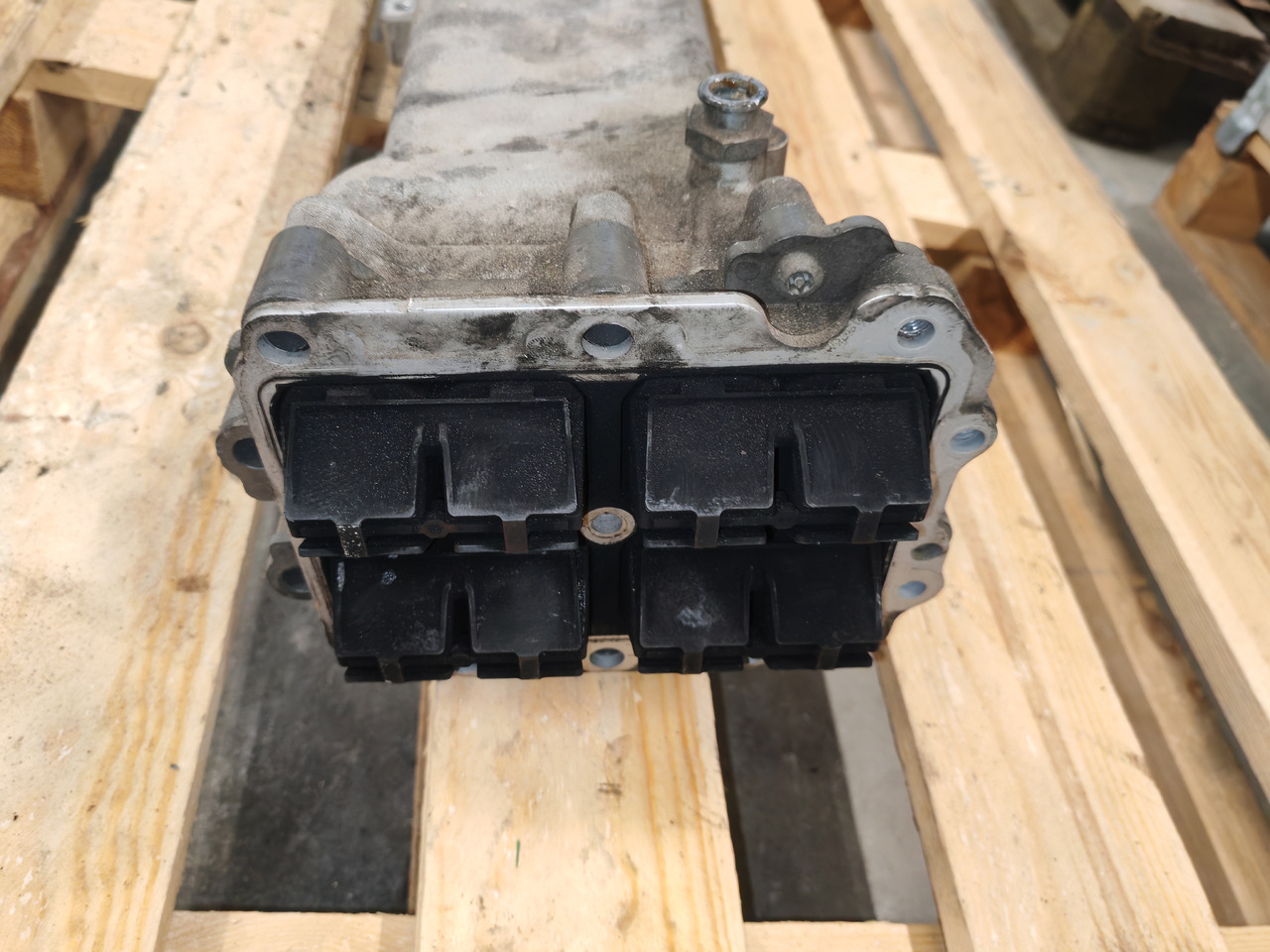 MAN TGS TGX EURO 6 / D2676 / EG RECILCULATION / 51081007304 - AGR-Kühler: das Bild 4 MAN TGS TGX EURO 6 / D2676 / EG RECILCULATION / 51081007304 - AGR-Kühler: das Bild 4