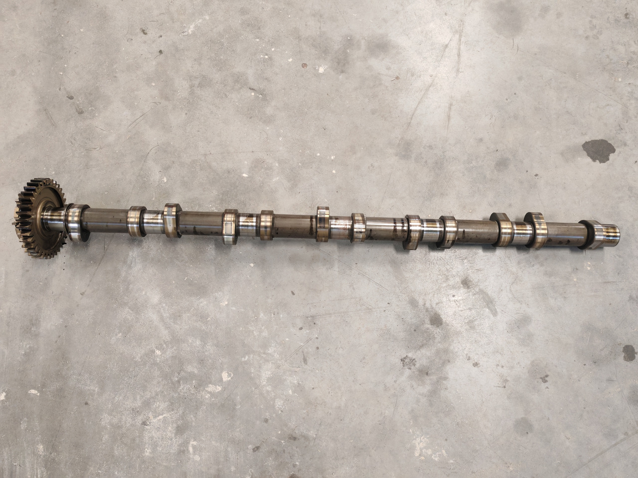 MAN TGS TGX EURO 6 / D2676LF / CAMSHAFT / 51044011023 - Nockenwelle: das Bild 2 MAN TGS TGX EURO 6 / D2676LF / CAMSHAFT / 51044011023 - Nockenwelle: das Bild 2
