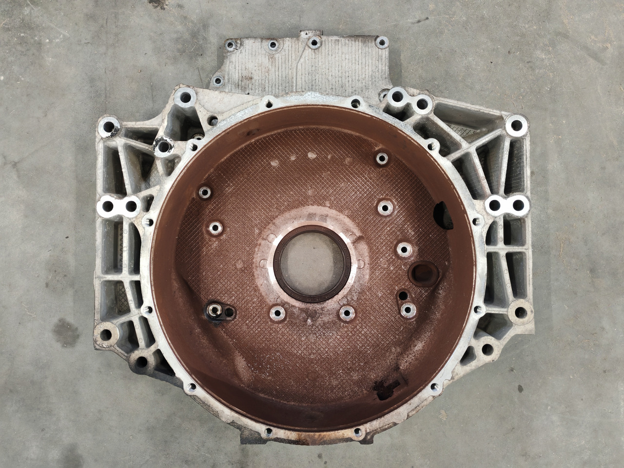 MAN TGS TGX EURO6 / D2676LF / FLYWHEEL HOUSING / 51014013297 - Schwungscheibe: das Bild 2 MAN TGS TGX EURO6 / D2676LF / FLYWHEEL HOUSING / 51014013297 - Schwungscheibe: das Bild 2