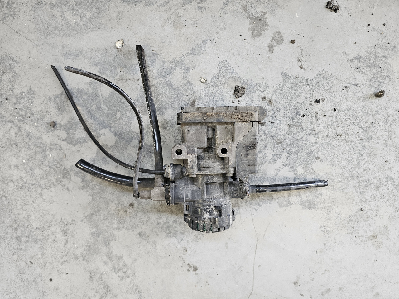 MAN TGX TGS / FRONT EBS VALVE / 81521066067 - Bremsventil: das Bild 2 MAN TGX TGS / FRONT EBS VALVE / 81521066067 - Bremsventil: das Bild 2