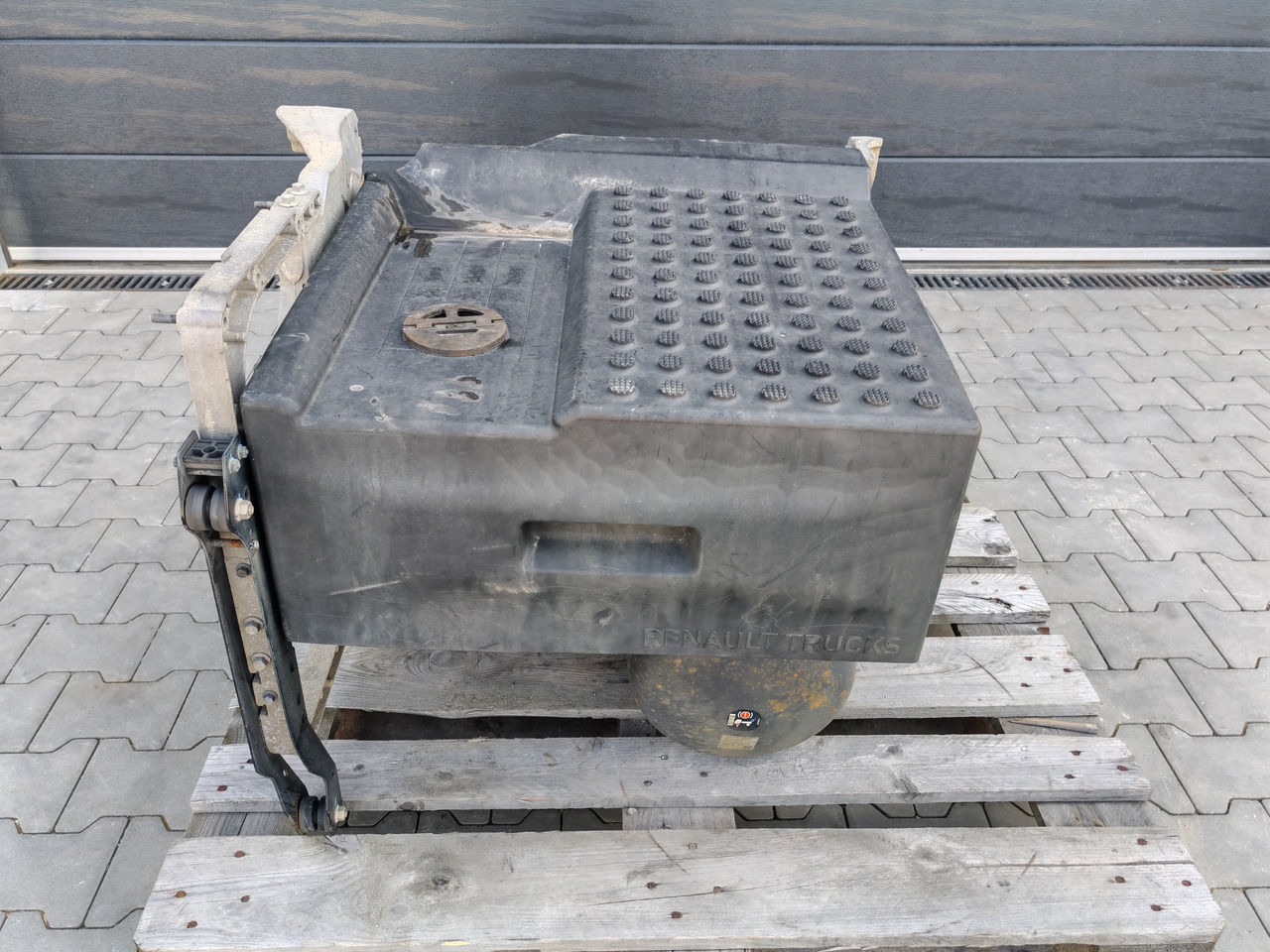 RENAULT RANGE T / BATTERY BOX / COMPLETE - Batterie: das Bild 1 RENAULT RANGE T / BATTERY BOX / COMPLETE - Batterie: das Bild 1