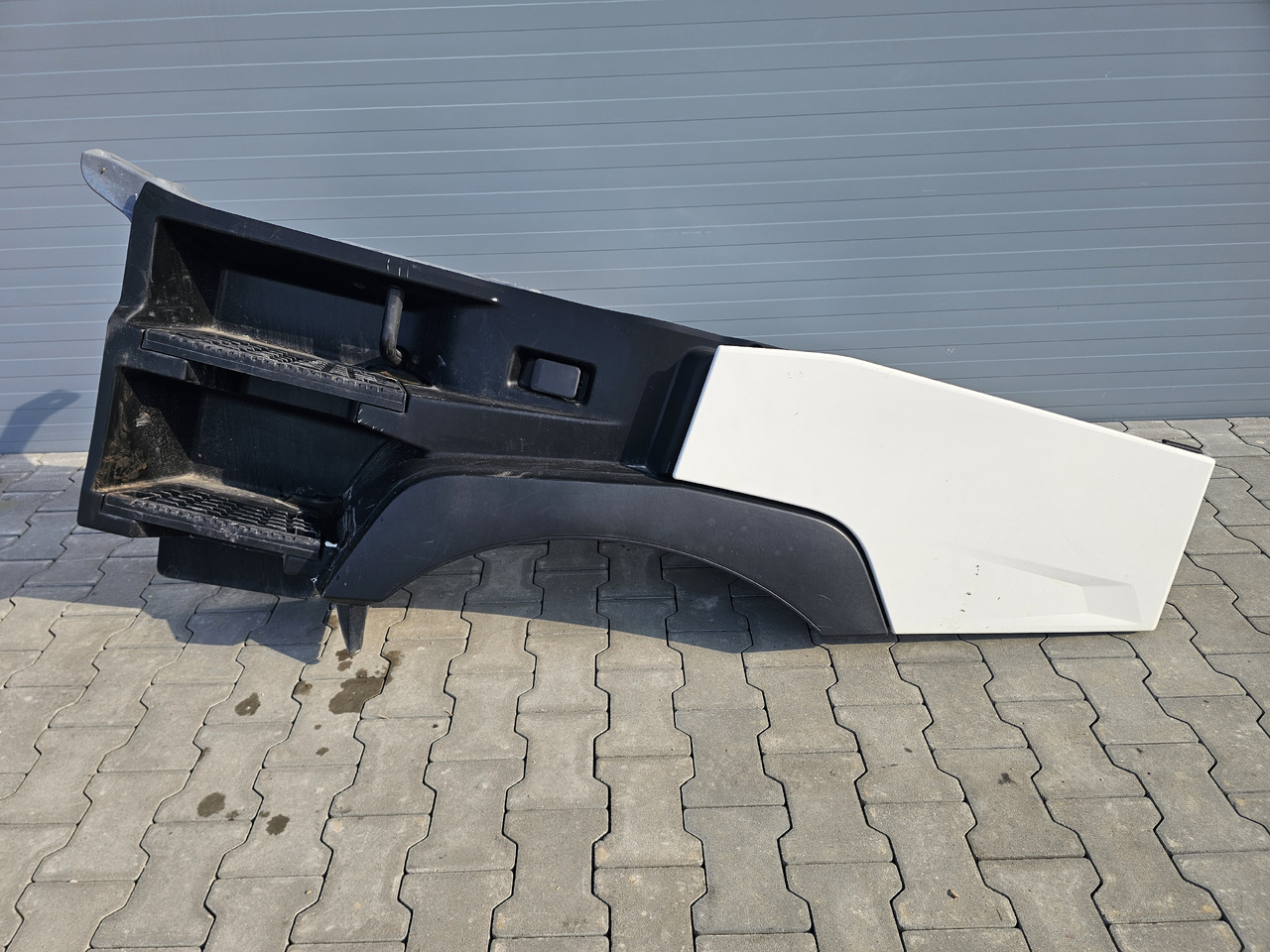 RENAULT RANGE T / HIGH CAB / LEFT FOOTSTEP / 82244459 - Trittbrett: das Bild 2 RENAULT RANGE T / HIGH CAB / LEFT FOOTSTEP / 82244459 - Trittbrett: das Bild 2