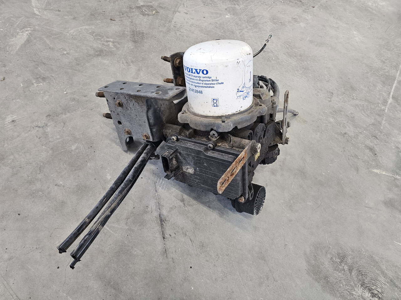 VOLVO FH4 FM4 EURO 6 / AIR DRYIER / EL2501 / 22358797 - Bremsventil: das Bild 4 VOLVO FH4 FM4 EURO 6 / AIR DRYIER / EL2501 / 22358797 - Bremsventil: das Bild 4