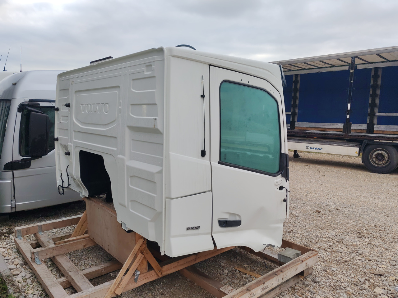 VOLVO FM5 FMX LOW DAY CAB CABINE / COLOR: 91107 / BRAND NEW - Fahrerhaus: das Bild 5 VOLVO FM5 FMX LOW DAY CAB CABINE / COLOR: 91107 / BRAND NEW - Fahrerhaus: das Bild 5