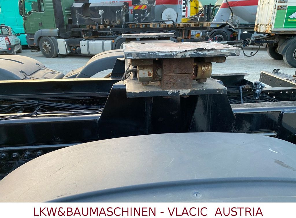 Fahrgestell LKW MAN TGS 26.440 6x2 mit Lift und Lenkachse: das Bild 12