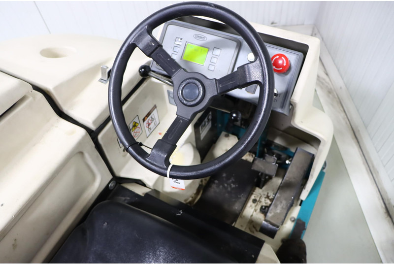 Scheuersaugmaschine TENNANT 7300E: das Bild 9 Scheuersaugmaschine TENNANT 7300E: das Bild 9